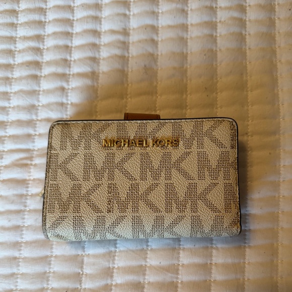 Michael Kors Medium Signature Logo Wallet - Picture 2 of 5